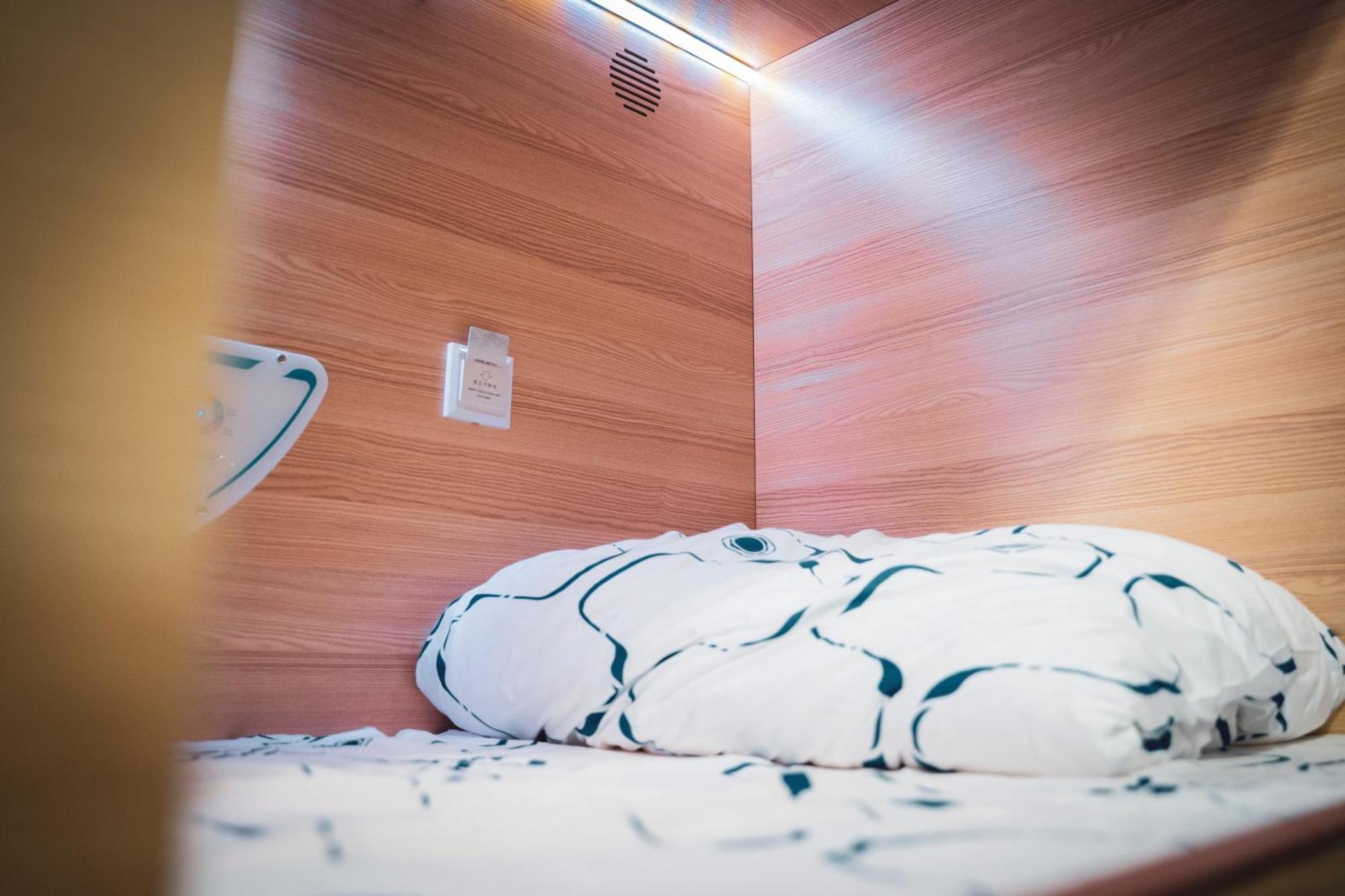 Gallery Hostel Madrid Residencia 外观 照片