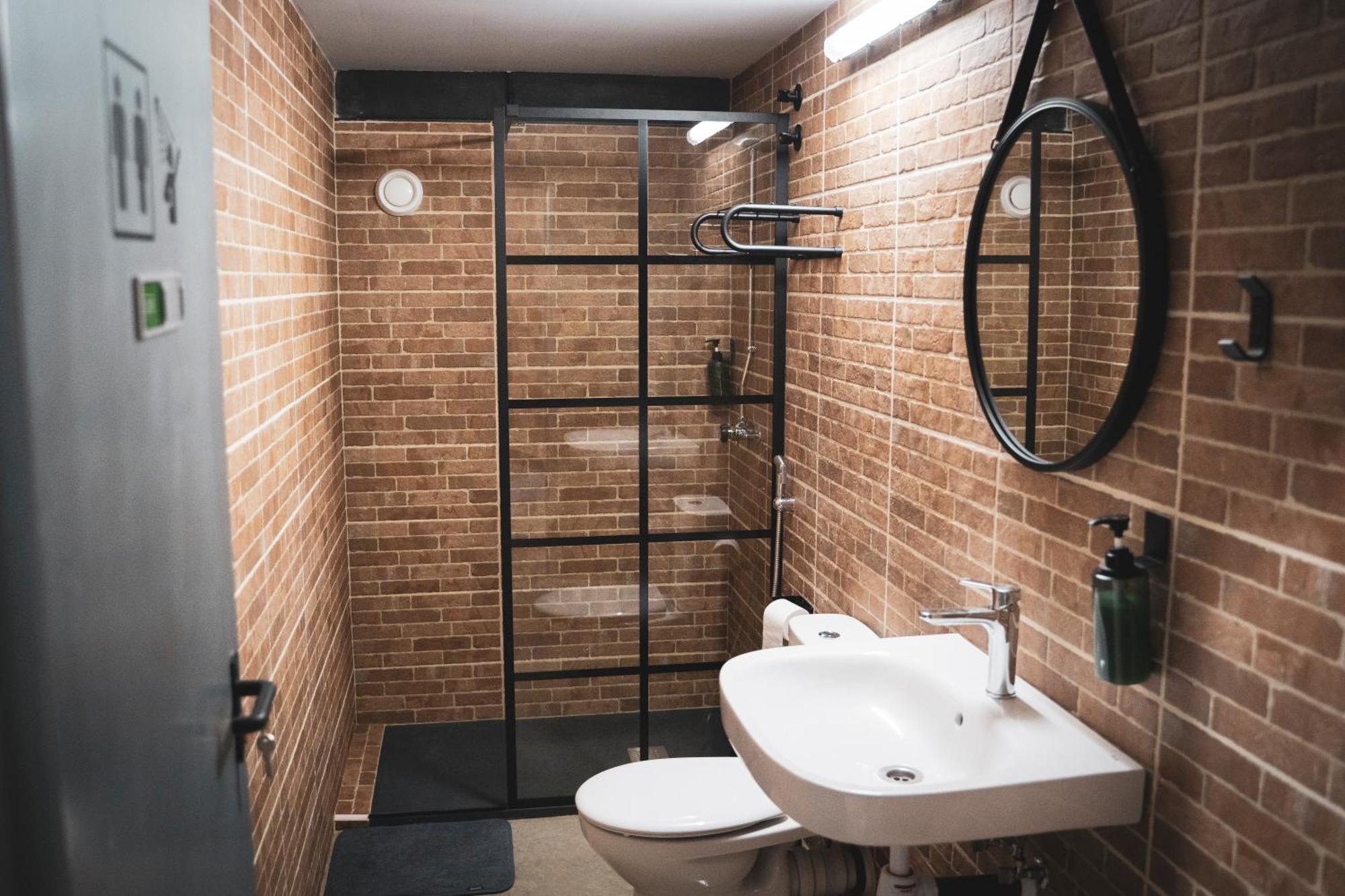 Gallery Hostel Madrid Residencia 外观 照片